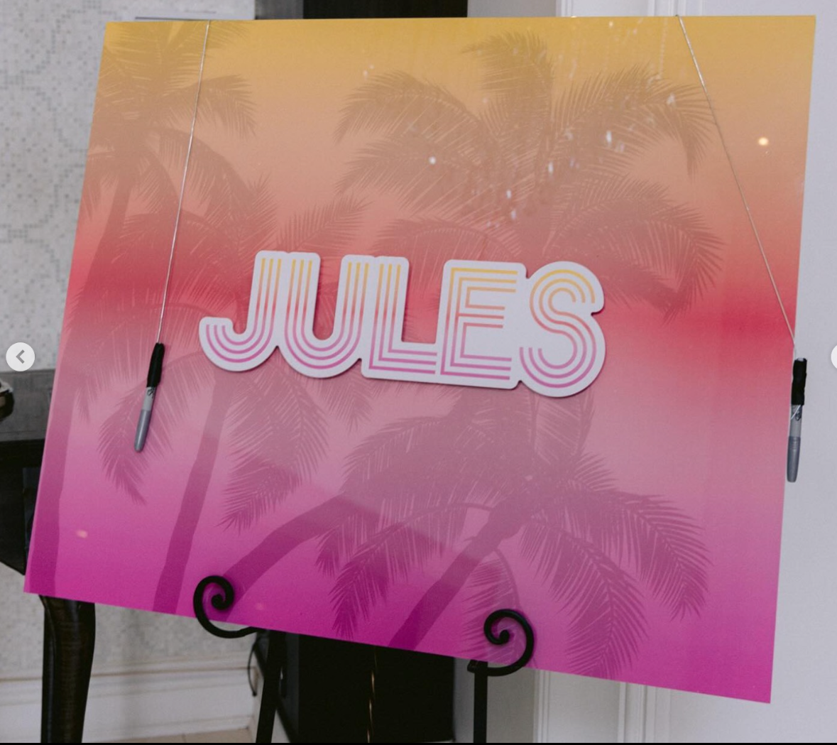 Tropical Sign in Board_Gradient_Ombre_Sunset_Palm tree_Bat.png