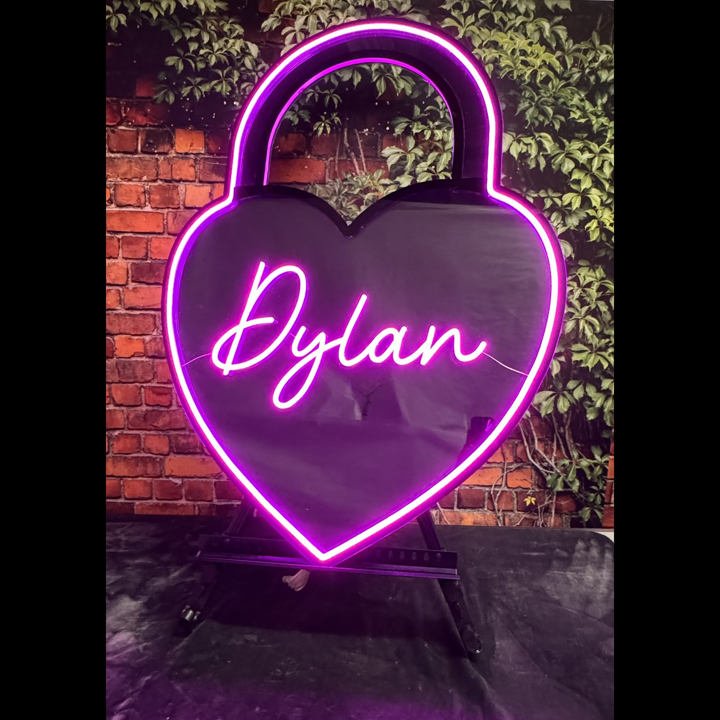 Dylan Heart Lock Neon Pink Drop Box Empty.jpg