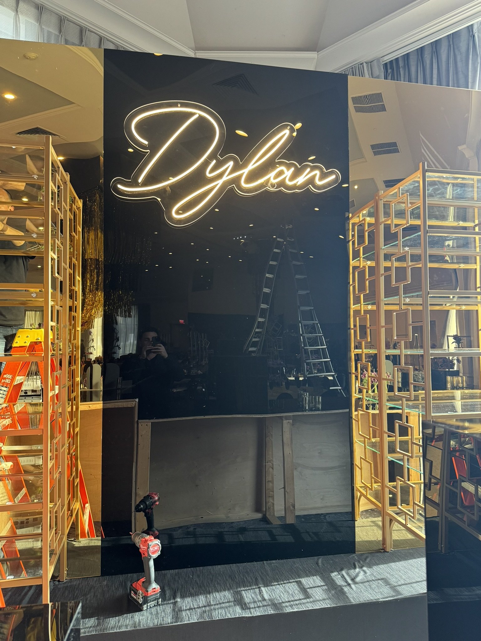 Dylan_Gold Neon Sign_Script.JPEG