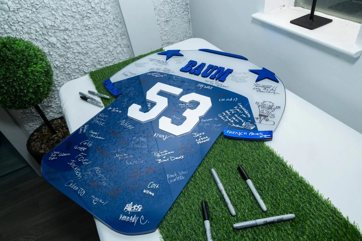 As a lifelong Giants fan it really pains me to say this but&hellip;..how bout them Cowboys! 
#signinboard #barmitzvah #eventdecor #footballparty #footballmitzvah  Event planning by @amazingeventsdallas