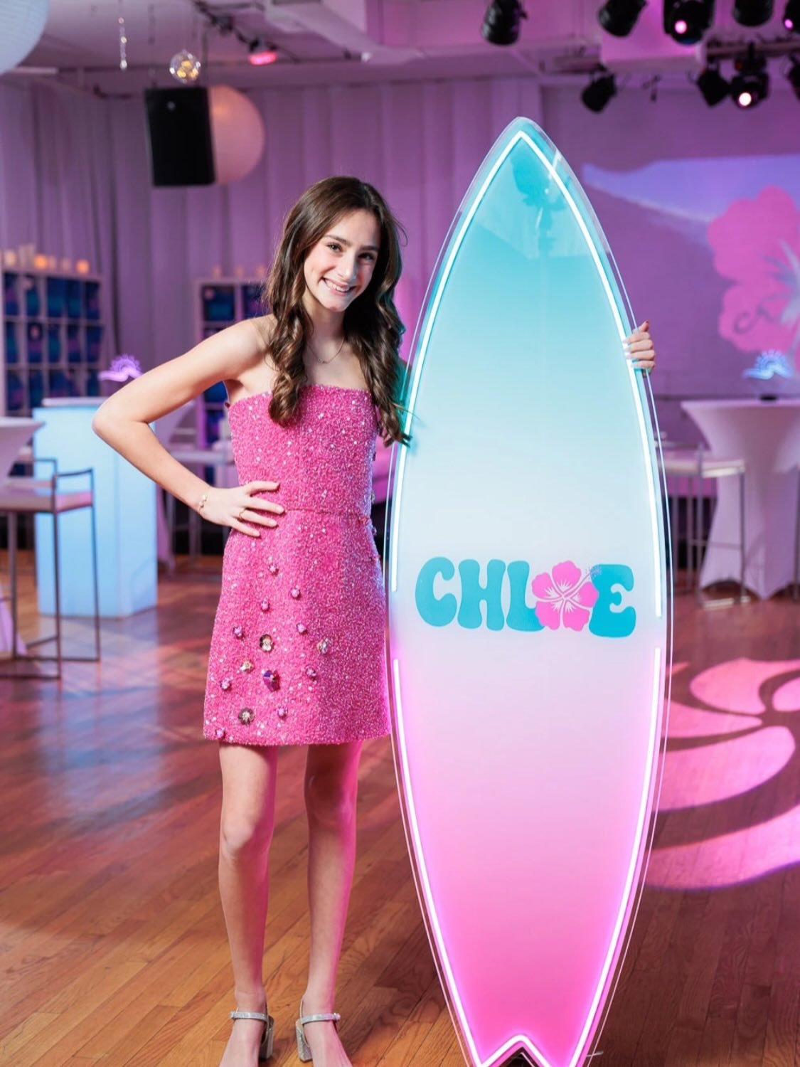Surfs Up 🏄&zwj;♀️🌊 come with us out of the cold and into Chloe&rsquo;s Tropical Getaway @studio8milford #neon #batmitzvah #batmitzvahparty #batmitzvahdecor #signinboard #signinideas #keepsake #roomart #centerpieces #tabledecor #eventtabledecor #par