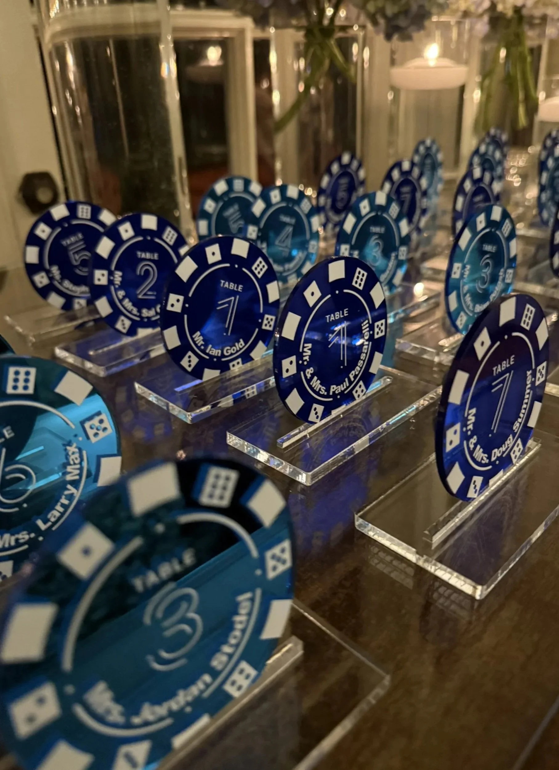 Poker chip shaped escort card in blue mirror.