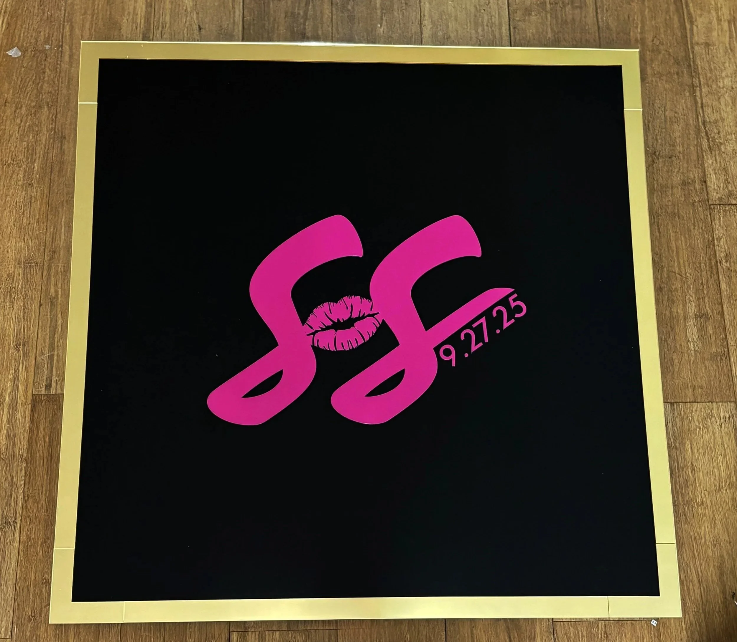 SS+Pink+Text+Lips+Black+Board+Blank.jpg