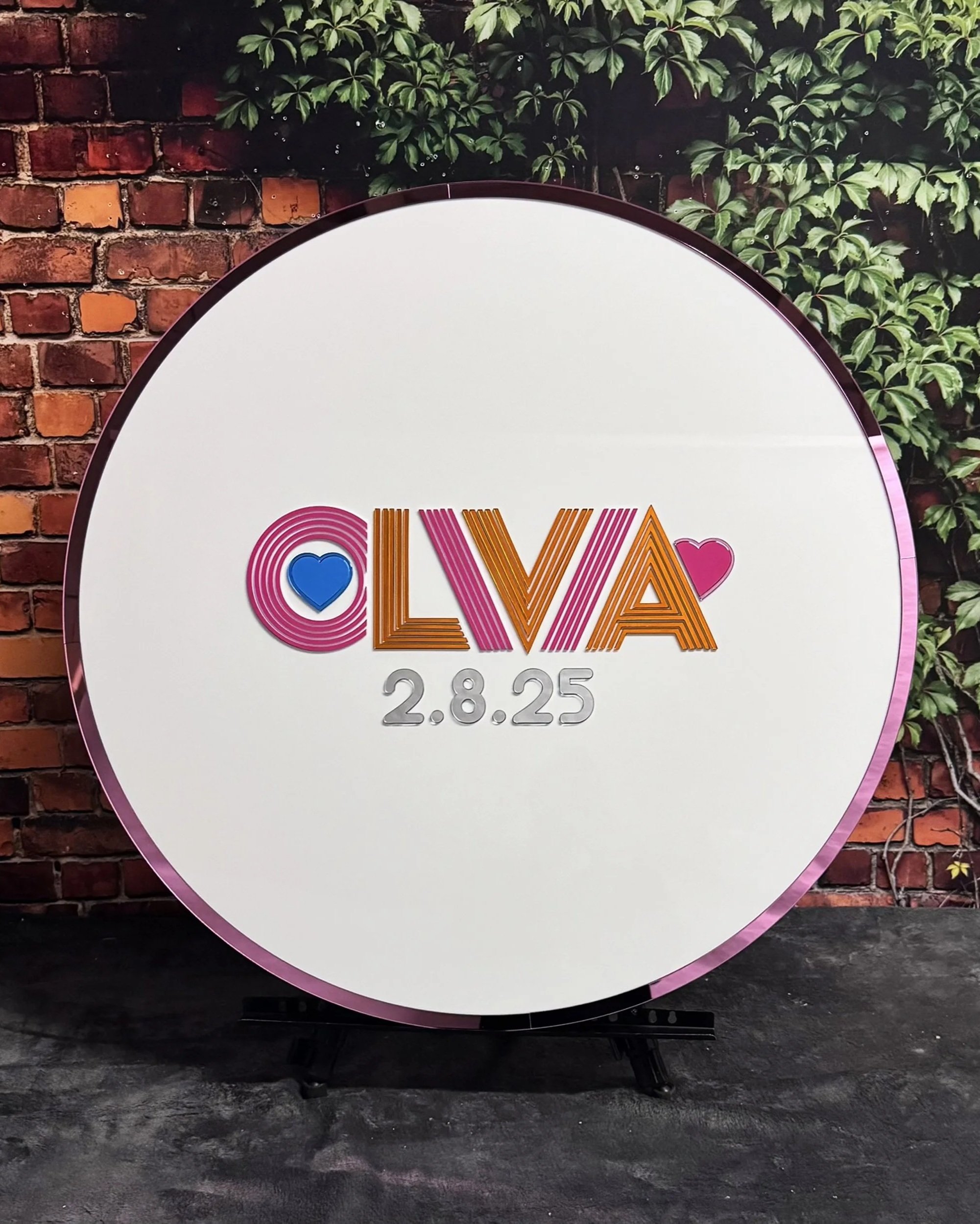 Olivia+Orange+Pink+Mirror+Text+Frame+White+Round+Board+Blank.jpg