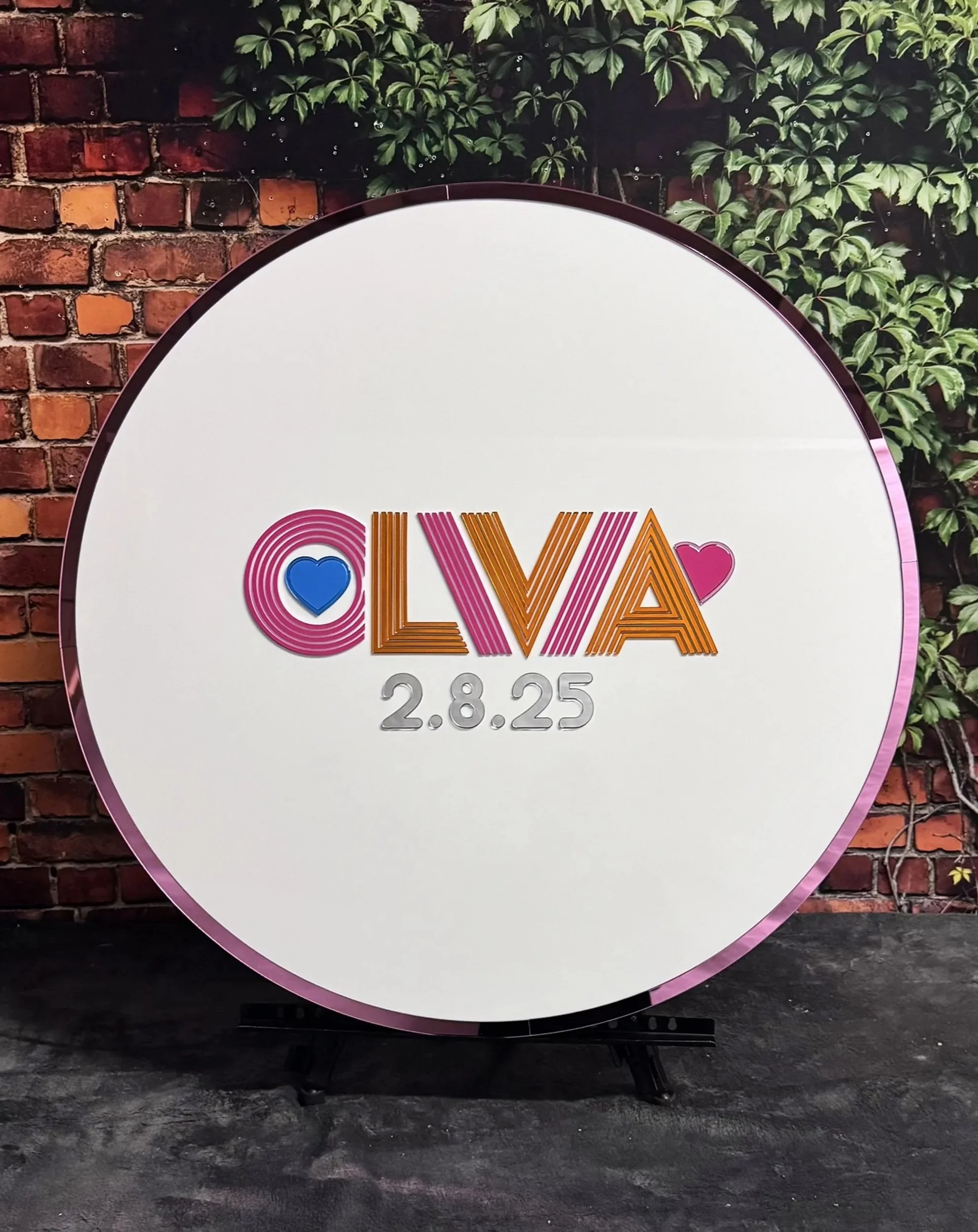 Olivia+Orange+Pink+Mirror+Text+Frame+White+Round+Board+Blank.jpg