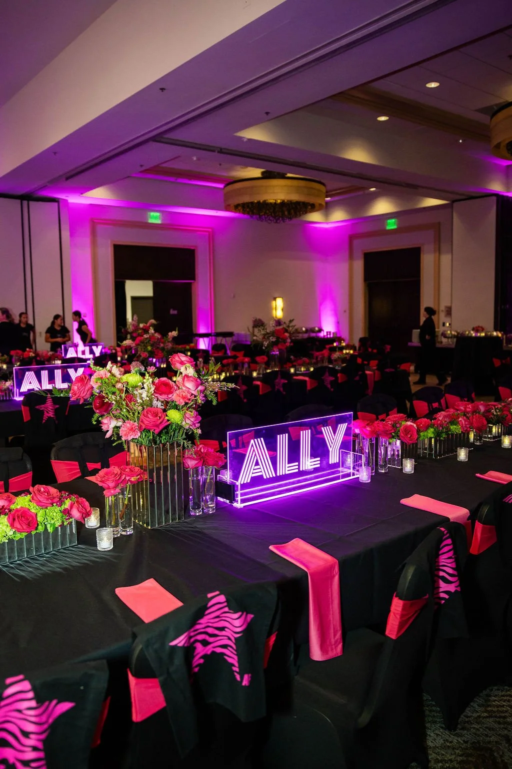 Large LED Centerpiece_Mulit-line_Bat.3.JPG