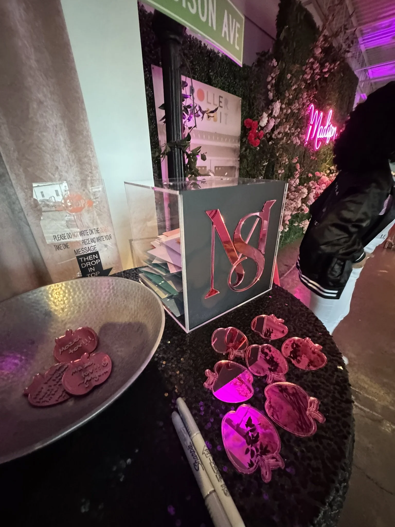 NYC themed drop box_Big apple_pink mirror_New Yor CIty_Bat_Drop in pieces.JPEG