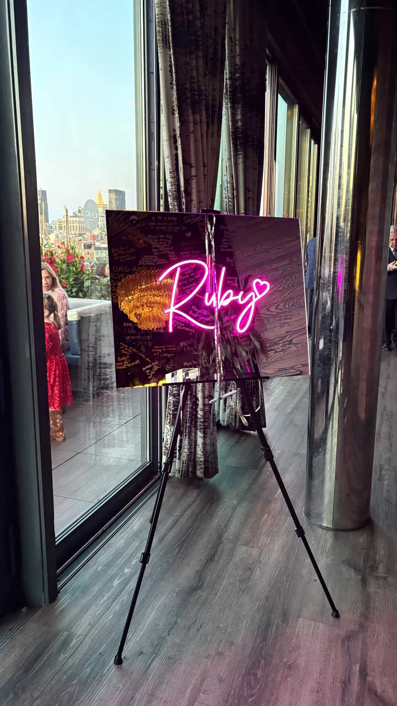 Mirrored Pink Neon Sign-in Board_Script_Heart_Bat.jpg