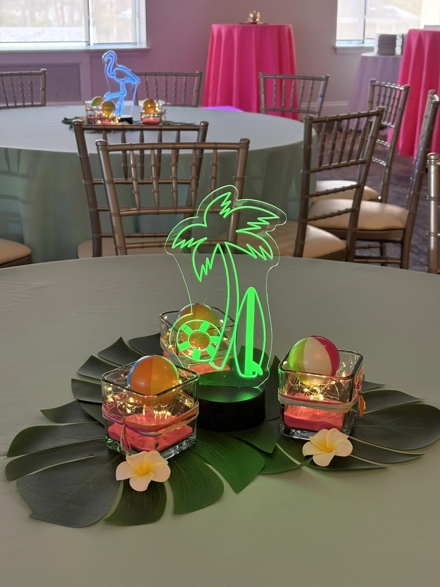 Palm Tree LED Centerpiece_Bat_Summer_Tropical_Beach5.JPEG