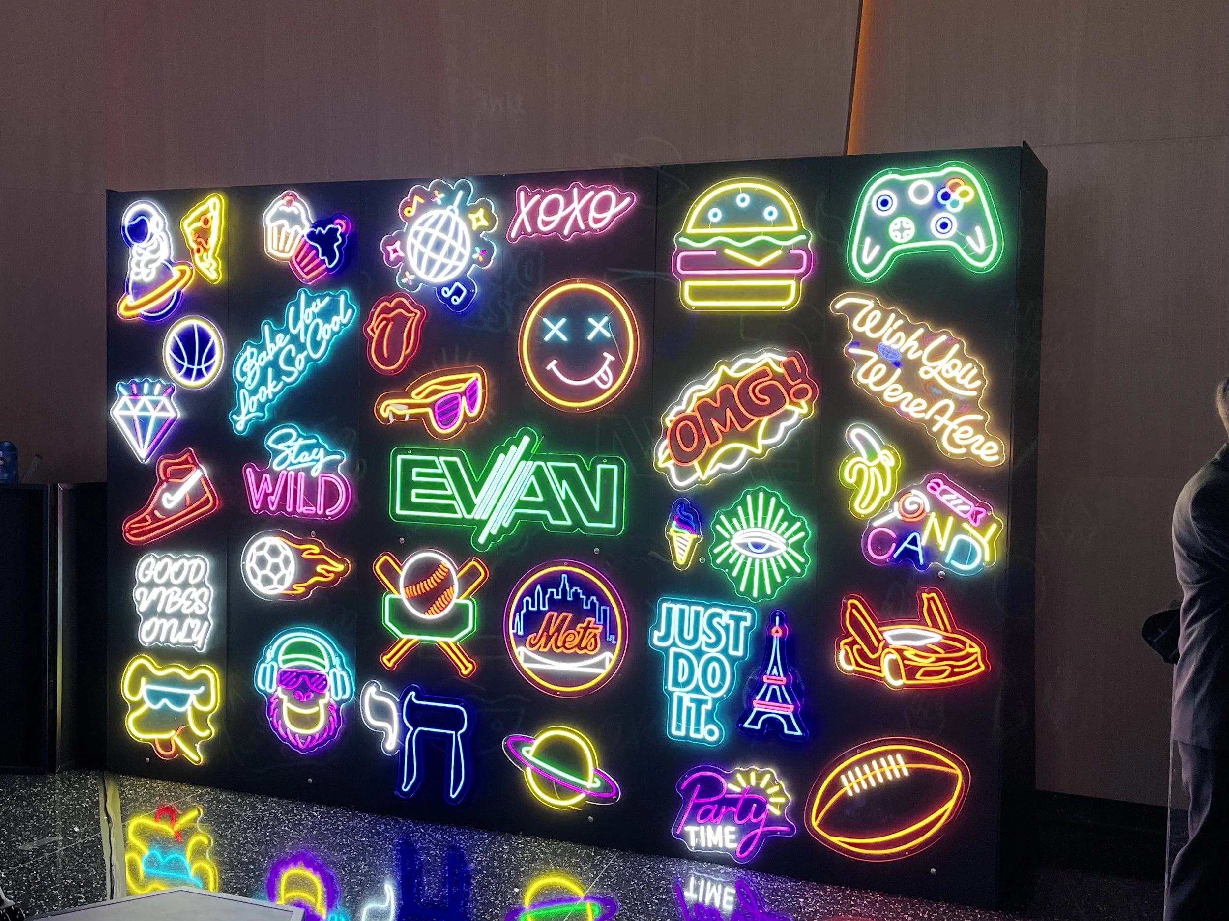 Neon Wall.jpg