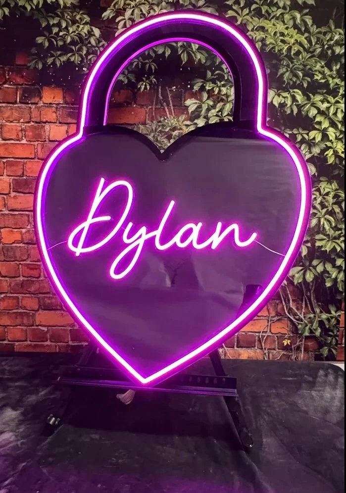Dylan+Heart+Lock+Neon+Pink+Drop+Box+Empty copy.jpg
