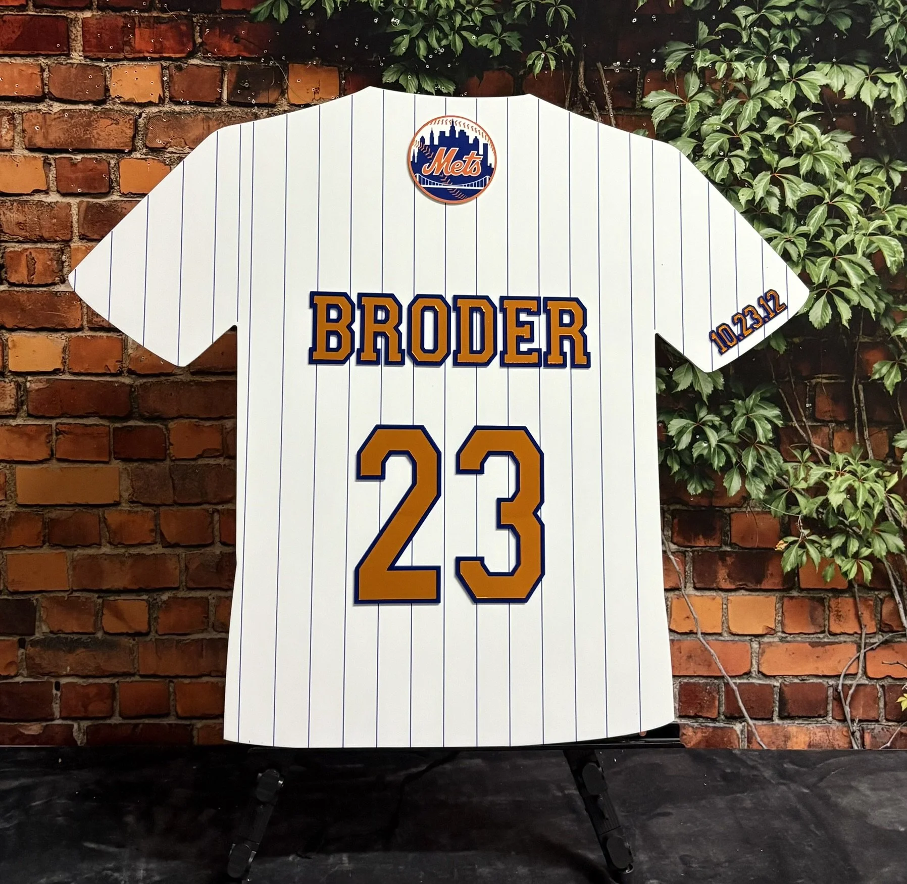 Classic Mets baseball jersey featuring the iconic blue and orange color combination. Designed for comfort, team pride, and a timeless on-field look.