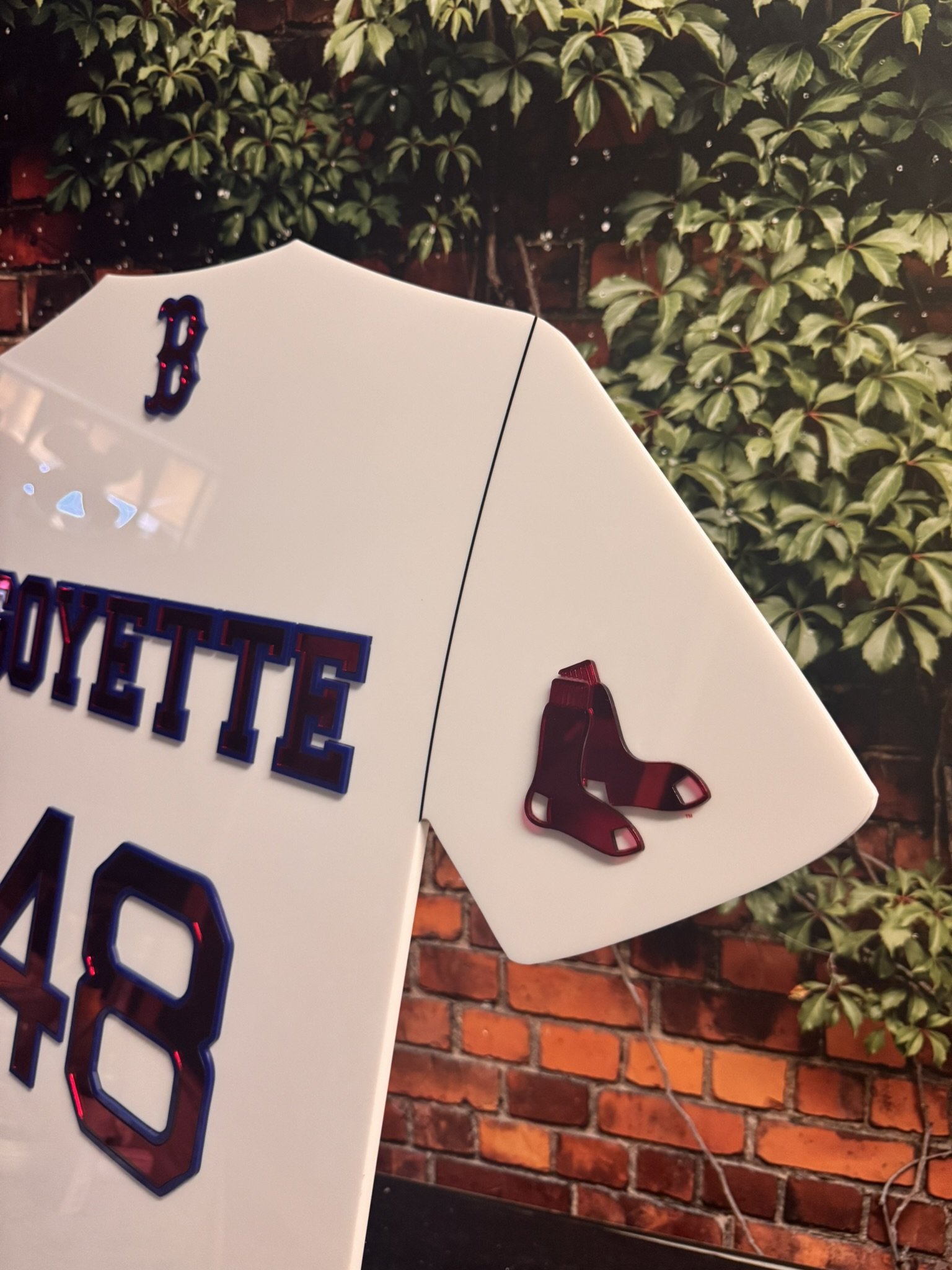 Score a home run at your next event with this Boston-inspired baseball jersey sign-in board. Fully customizable with a name, number, and date, it's the perfect sports-themed guest book alternative.