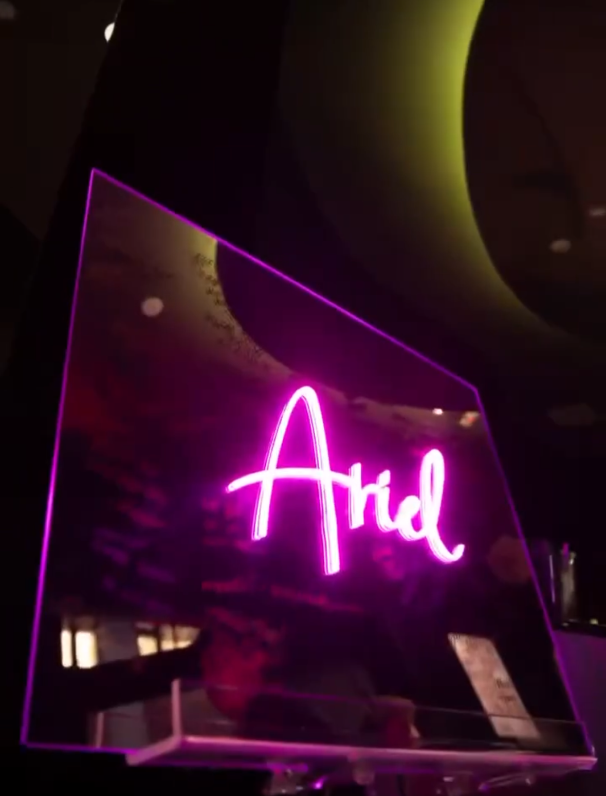 Mirrored Neon sign in board-Pink_Script_Bar.png