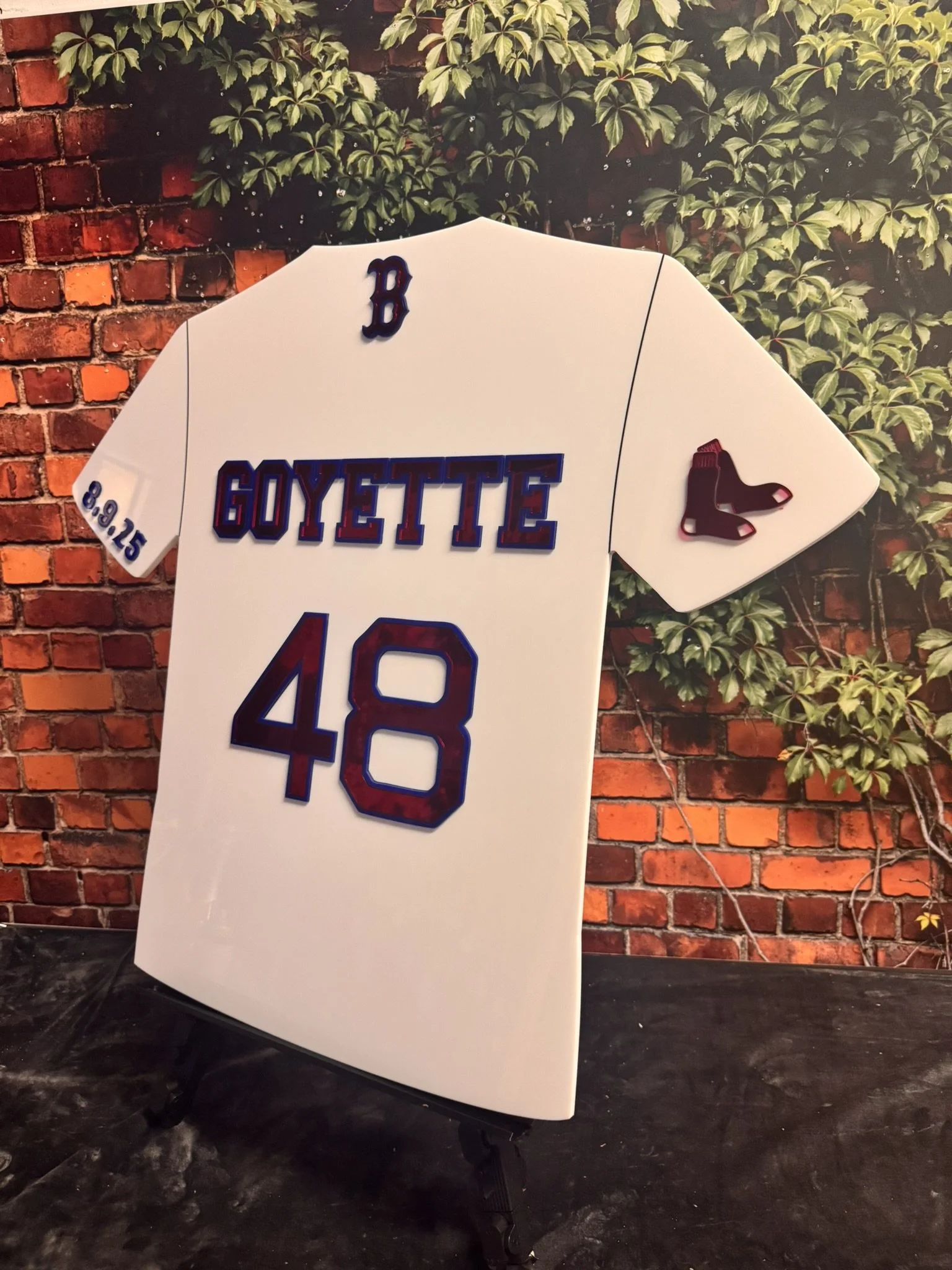 Score a home run at your next event with this Boston-inspired baseball jersey sign-in board. Fully customizable with a name, number, and date, it's the perfect sports-themed guest book alternative.
