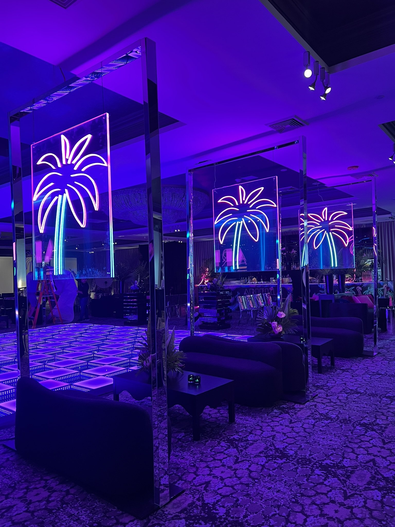 Palm Tree Neon Sign_Blue and Pink_Tropical_Bat.JPEG