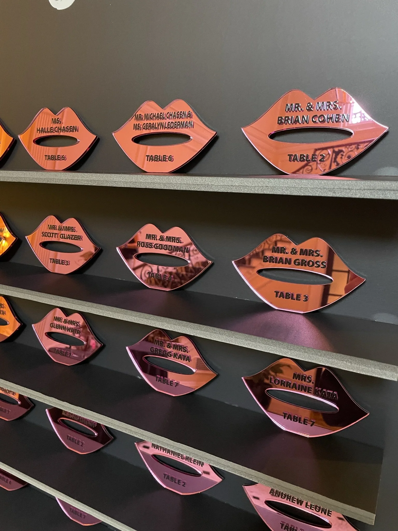 lips escort cards