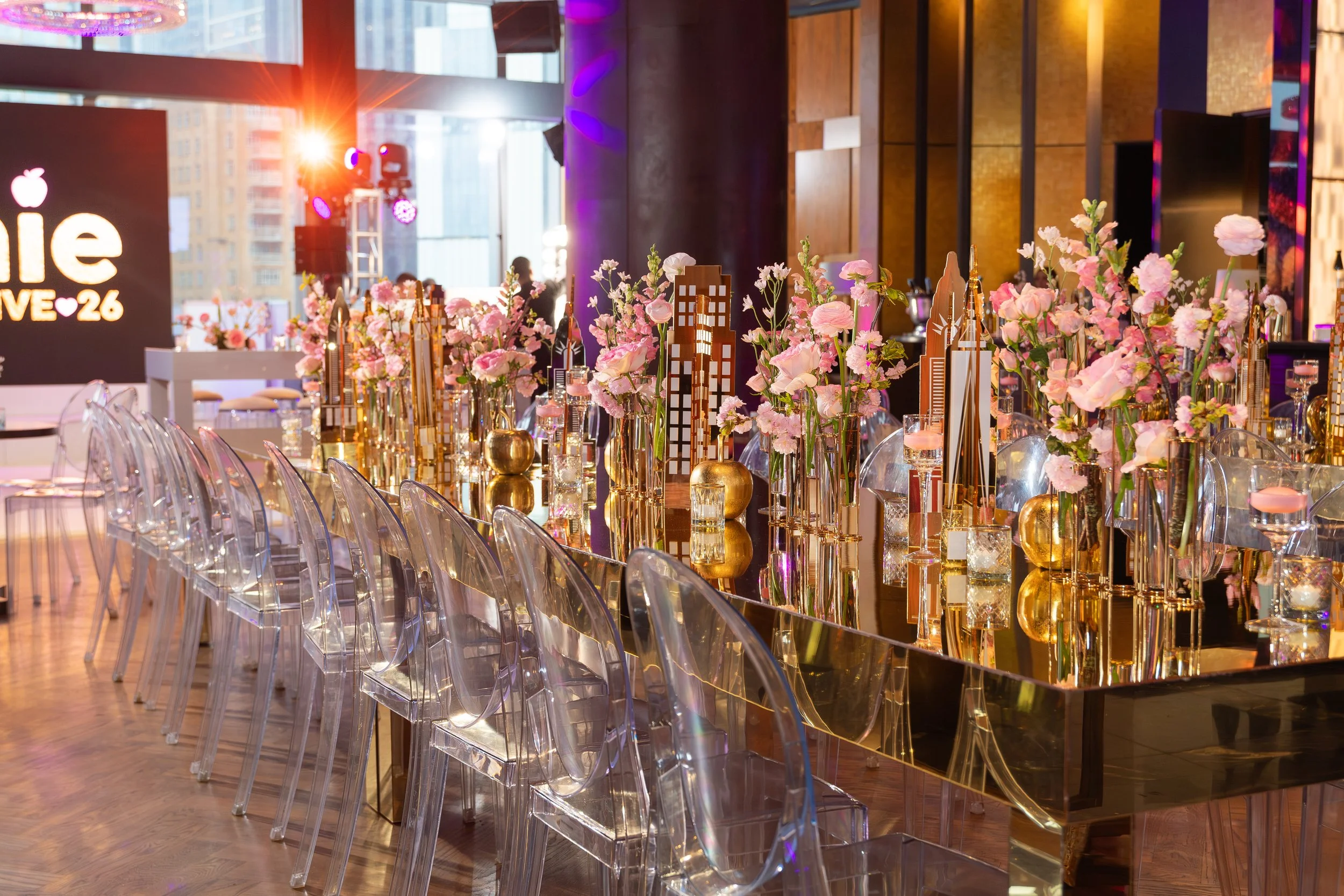 Gold Mirror Skyscraper Centerpiece_NYC_New York City_Bat26.jpg