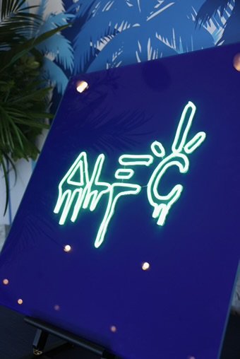 Green Neon Sign in Board_Palm Tree_Tropical_Bar 3.JPEG