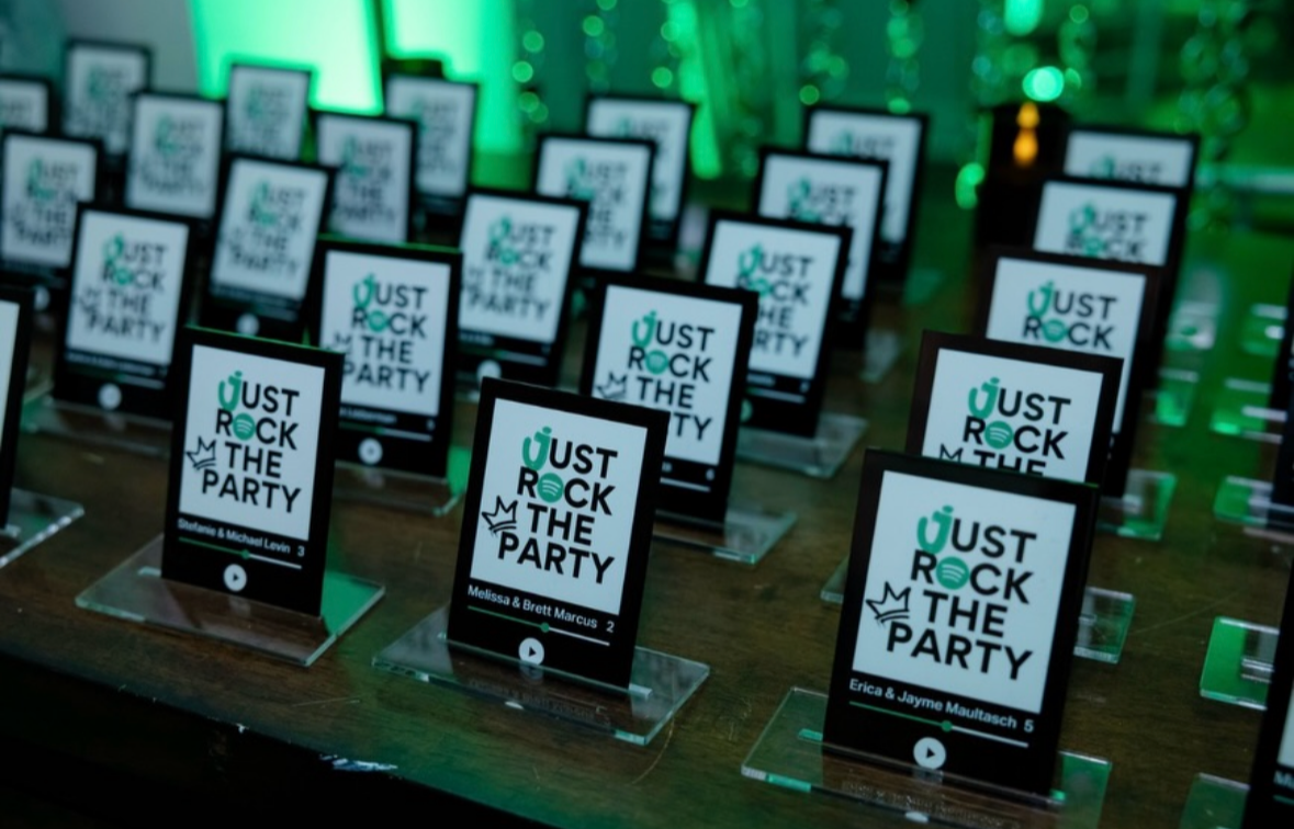 Spotify Escort Cards_Place_Grunge_Graffiti_Bat.png