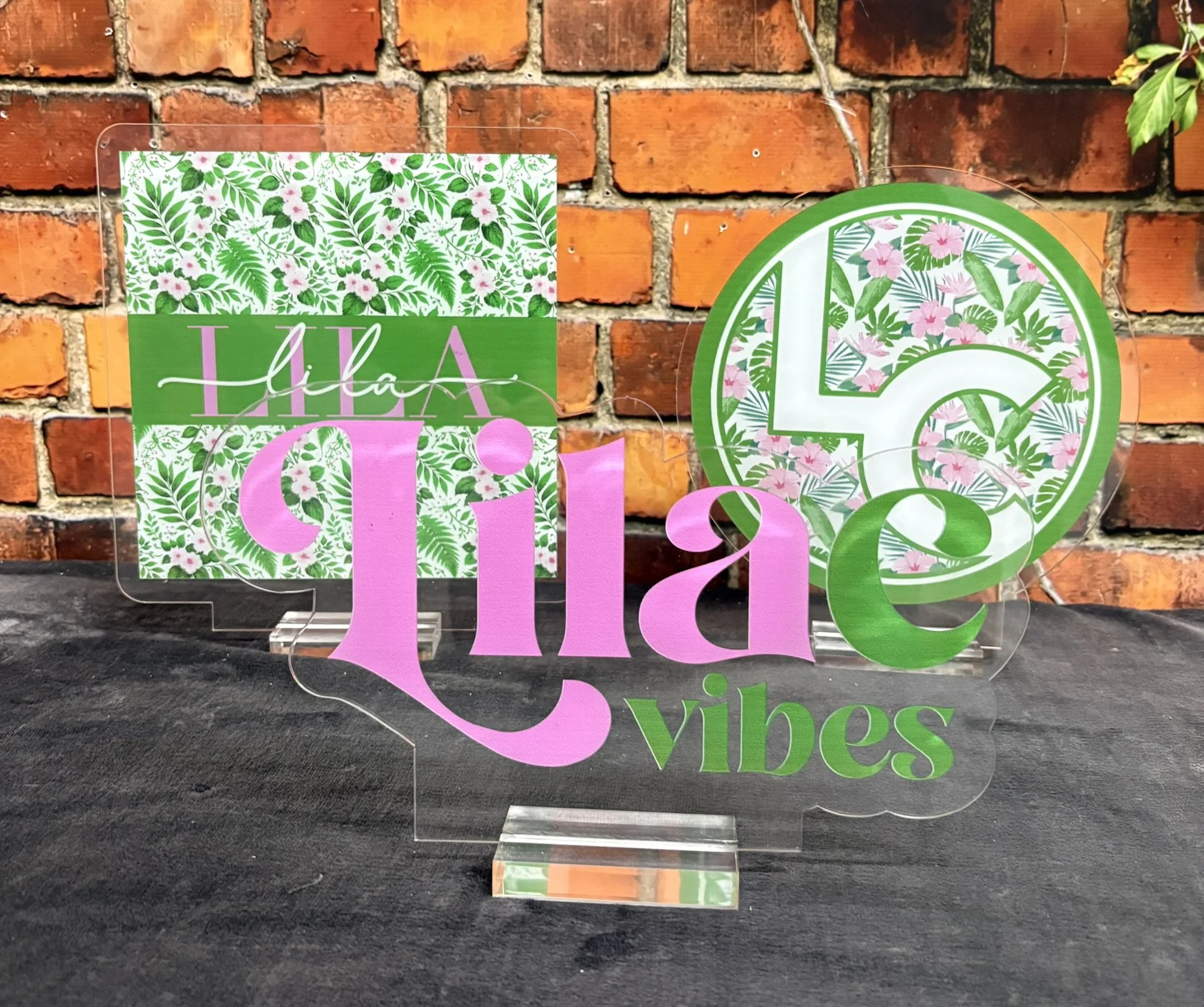 Acrylic Centerpiece_Pink and green_Bat.JPEG