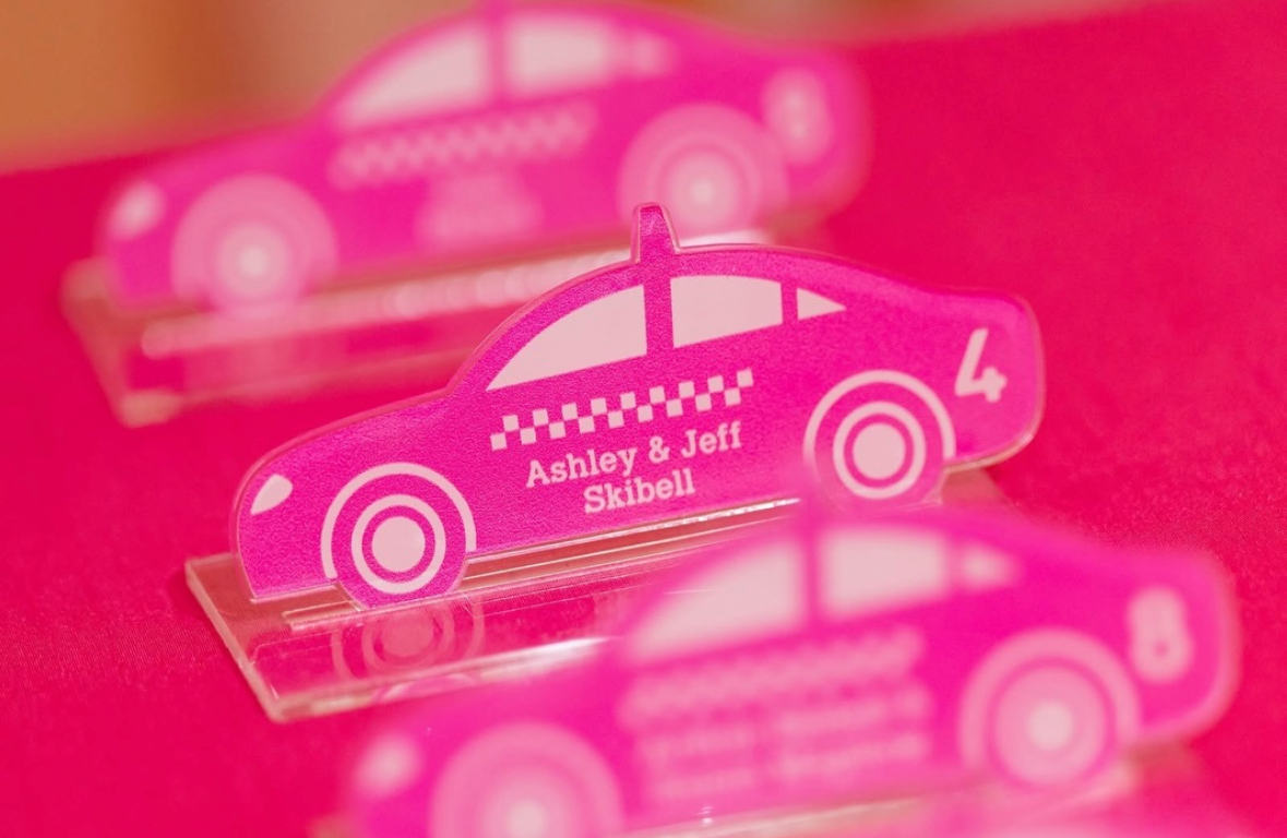 Pink Taxi Escort Card_NYC_New York City_Bat.png