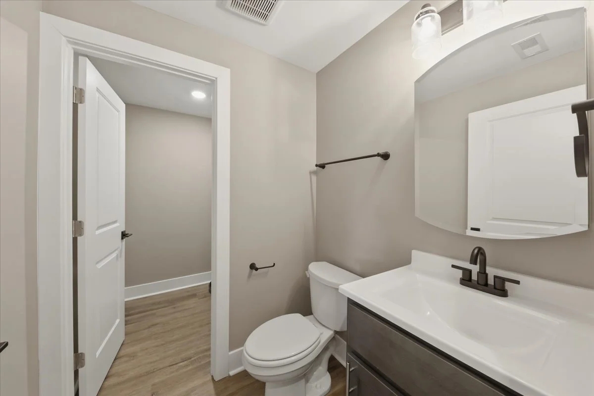 30-Display Unit Half Bath.jpg