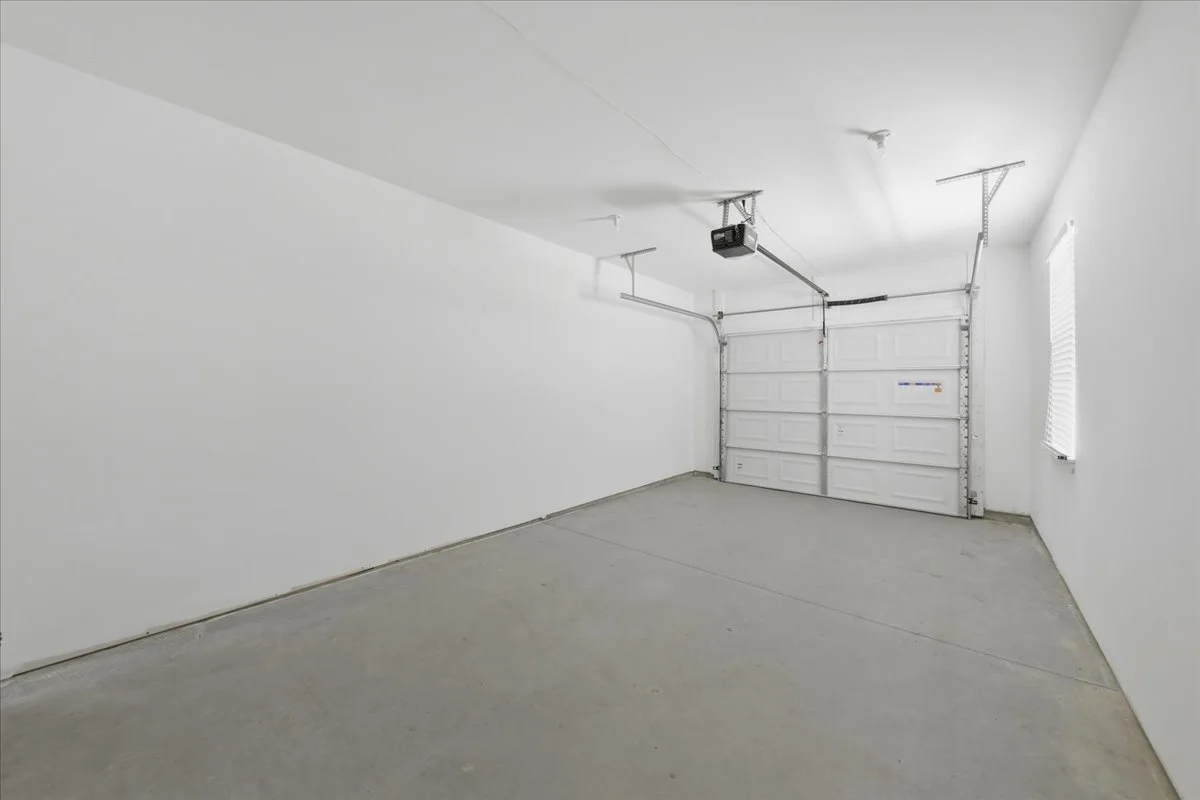 27-Display Unit Garage.jpg