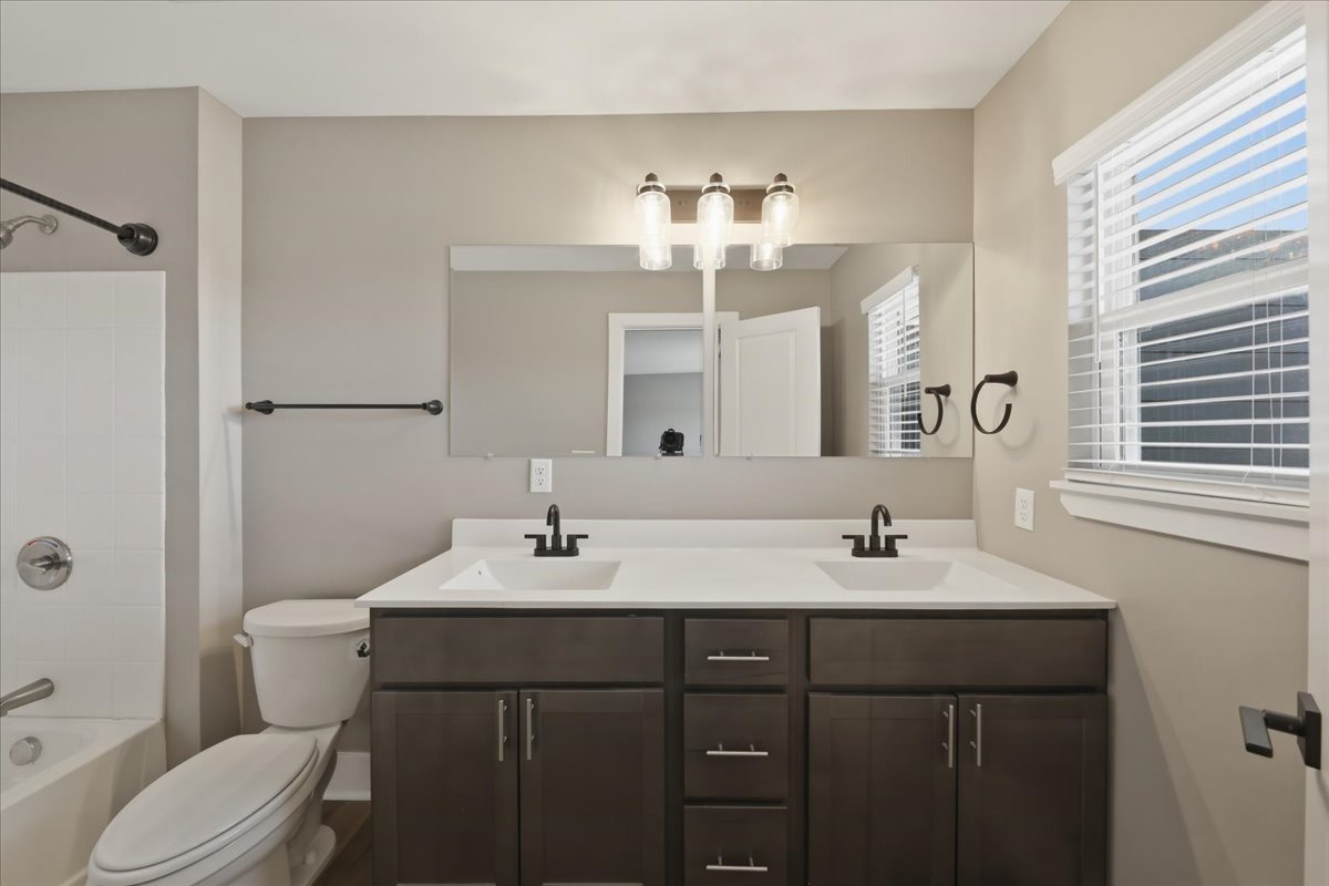 54-Display Unit Primary Bathroom.jpg