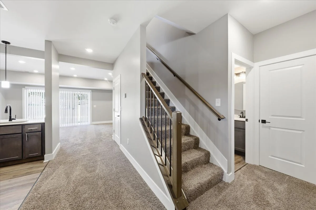 26-Display Unit Staircase.jpg