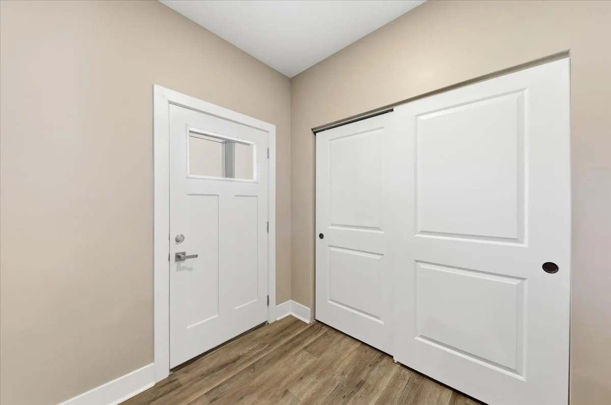 25-Display Unit Entry.jpg
