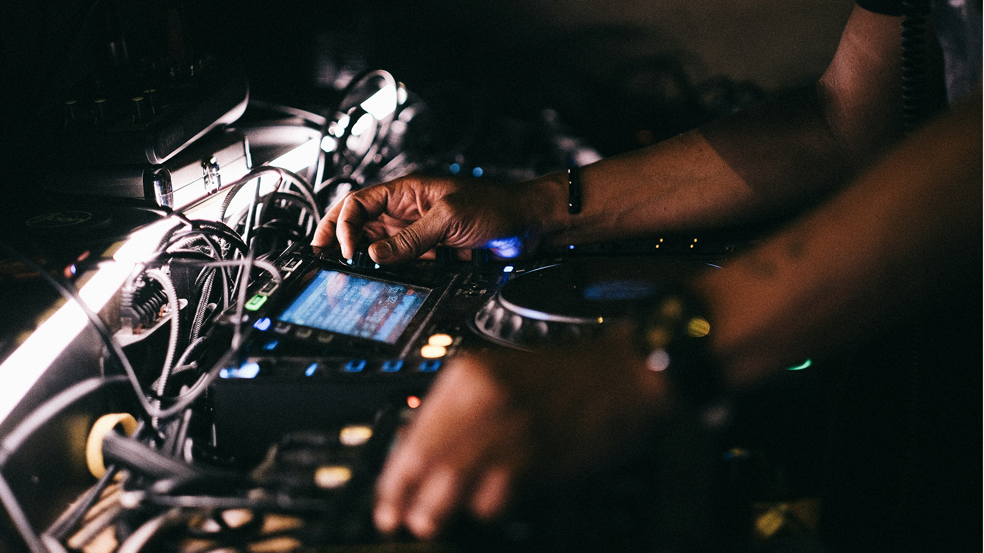 Why Are DJs Playing More Unreleased Music Again?