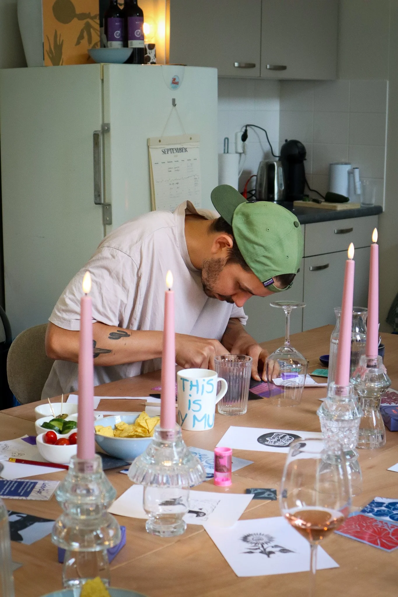 Niels Voorhout, ademcoach en oprichter van Voorbij de Adem. Moment van creativiteit in Eindhoven.