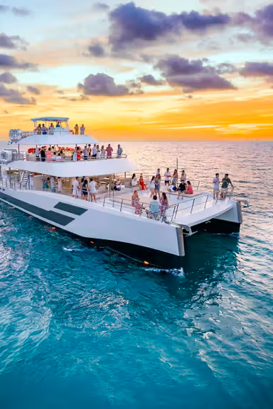 LUXURY GOURMET SUNSET CRUISE IN CABO