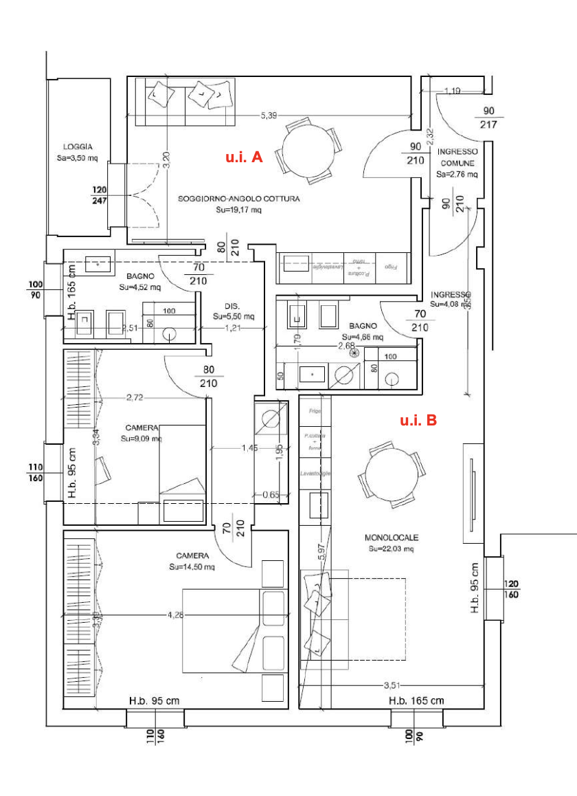 Piante di un appartamento con camere, bagni, soggiorno, cucina, ingressi, loggia e zone di soggiorno. Sono indicate le misure delle stanze e la disposizione degli arredi.