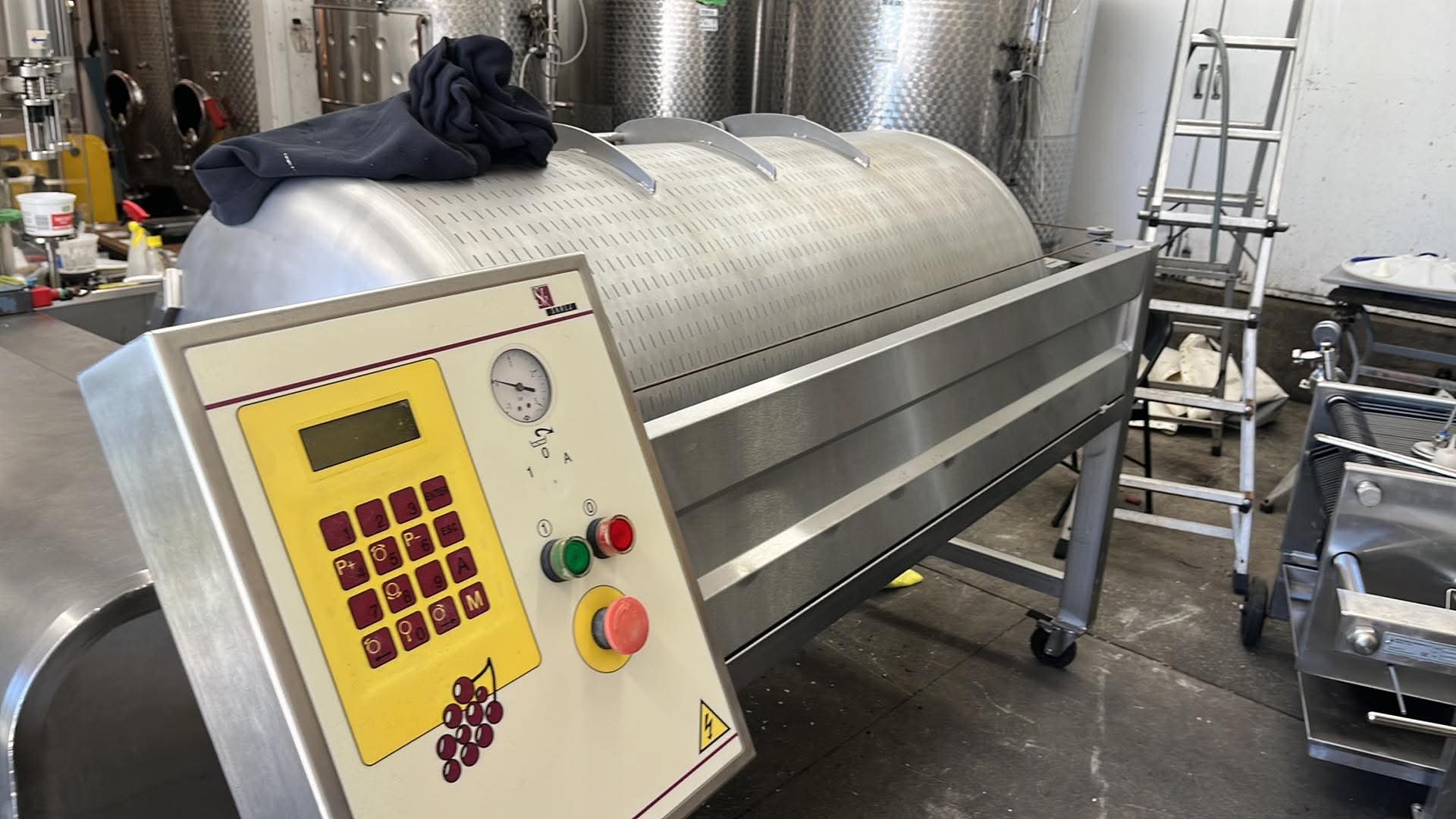SK900 pneumatic wine press
