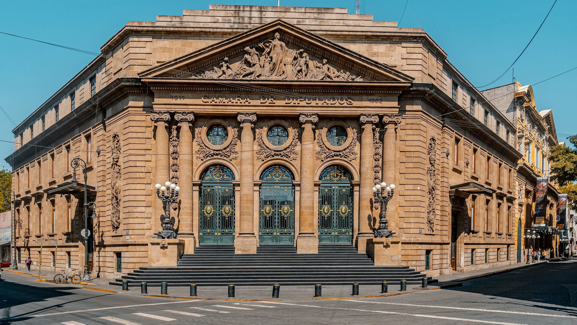 Cámara de Diputados building on a corner in Mexico City, photographed in daylight