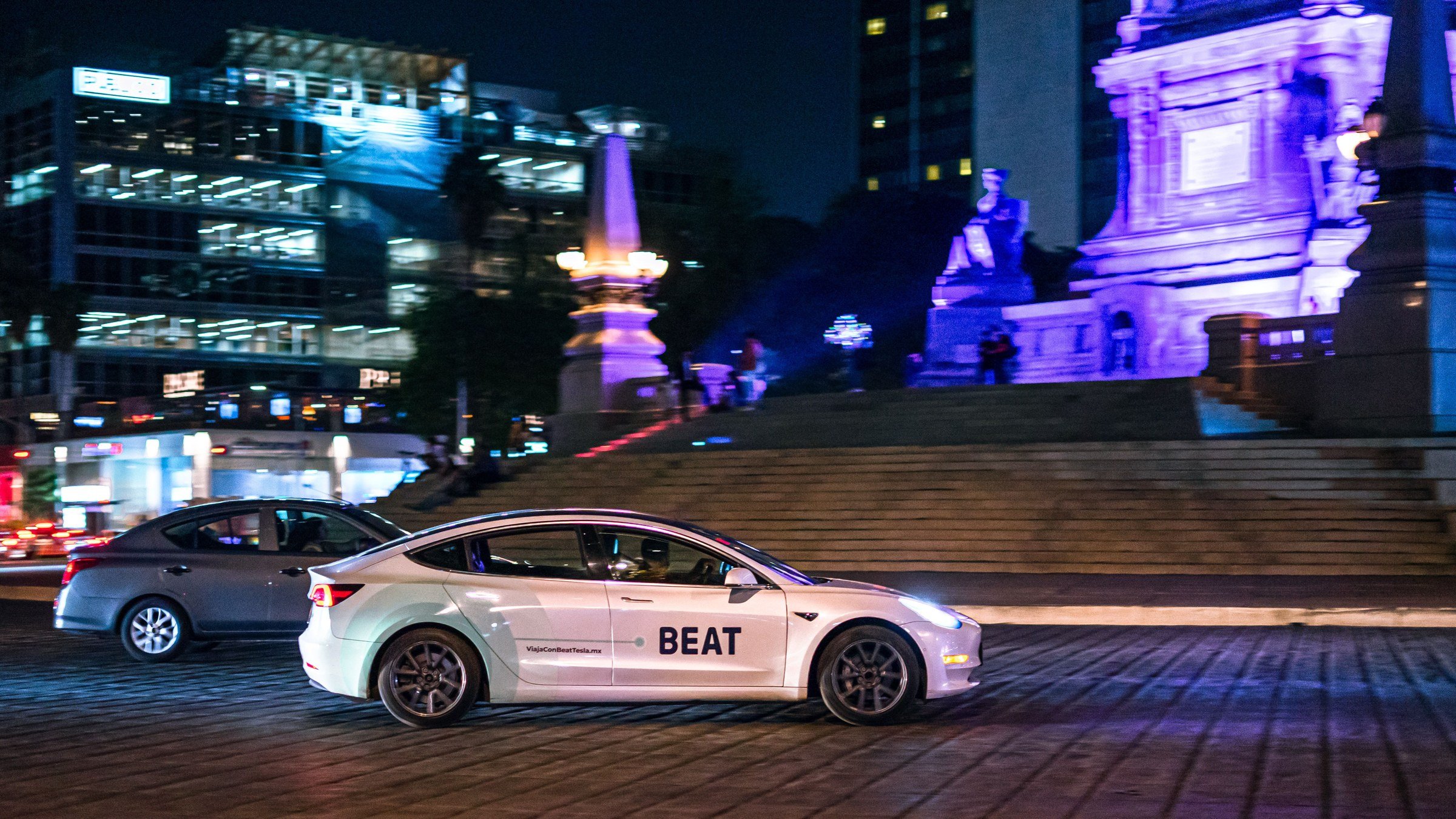 Beat Tesla on Reforma in the evening, Mexico City