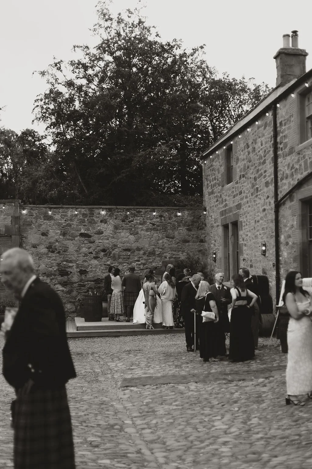 EditorialWeddingBroxmouthCourtyard-HeatherMcKayPhotography-Fiur-16.jpg