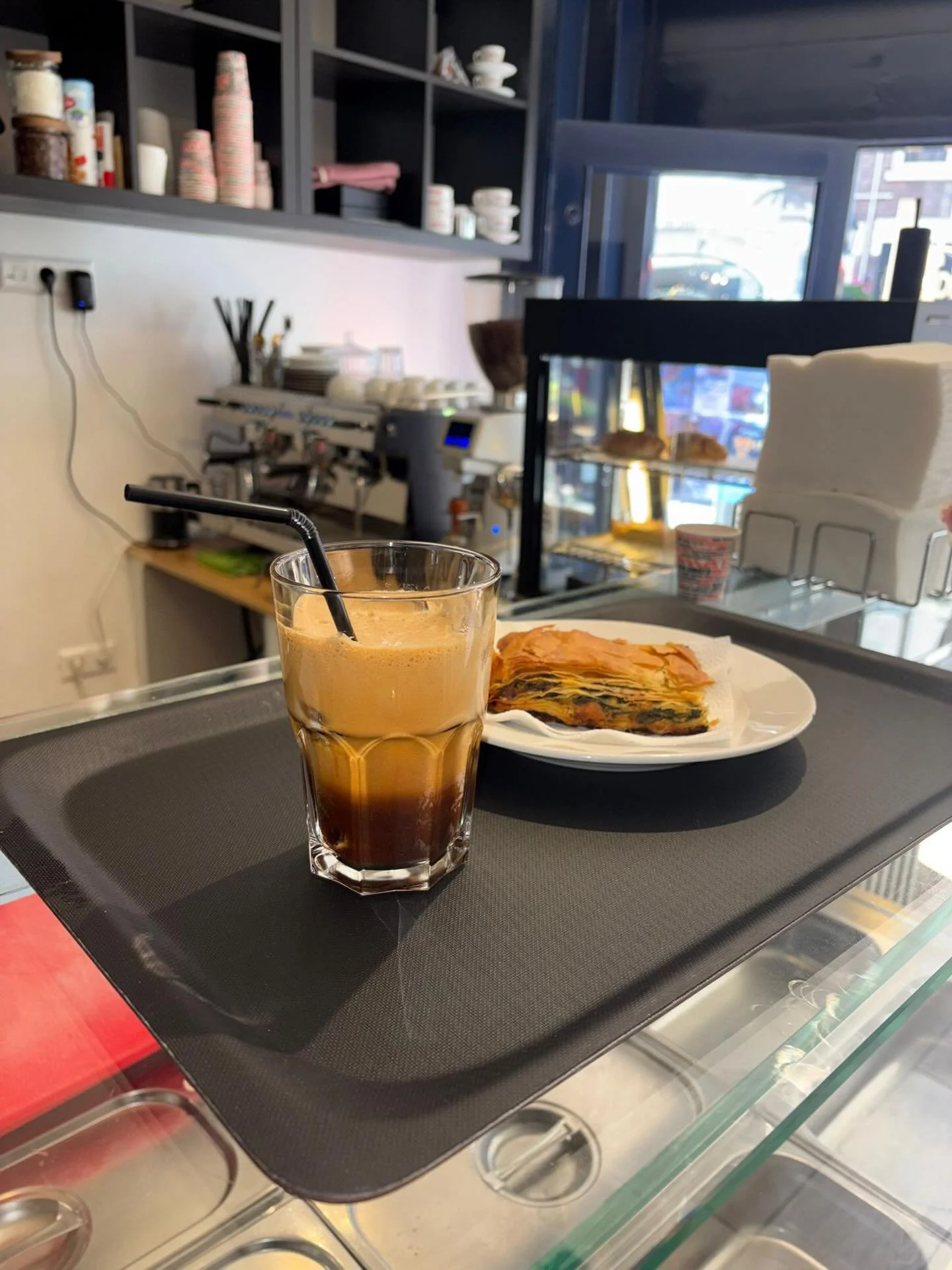GOEDEMORGEN DEN HAAG! 🇬🇷⭐️

We staan weer voor jullie klaar vanaf 11:00 💙

Kom langs en geniet van een heerlijke lunch met onze verse Griekse hapjes en koffie specials ☕🥐

Perfect om je dag goed te beginnen of even te ontspannen in een gezellige 