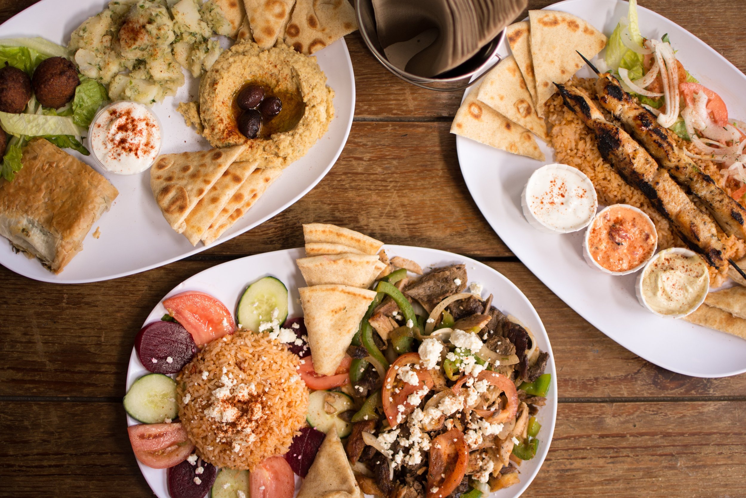 Griekse gerechten met gyros, rijst, salade en pita in Den Haag. Authentiek eten bij Heraklion Gyros & Grill
