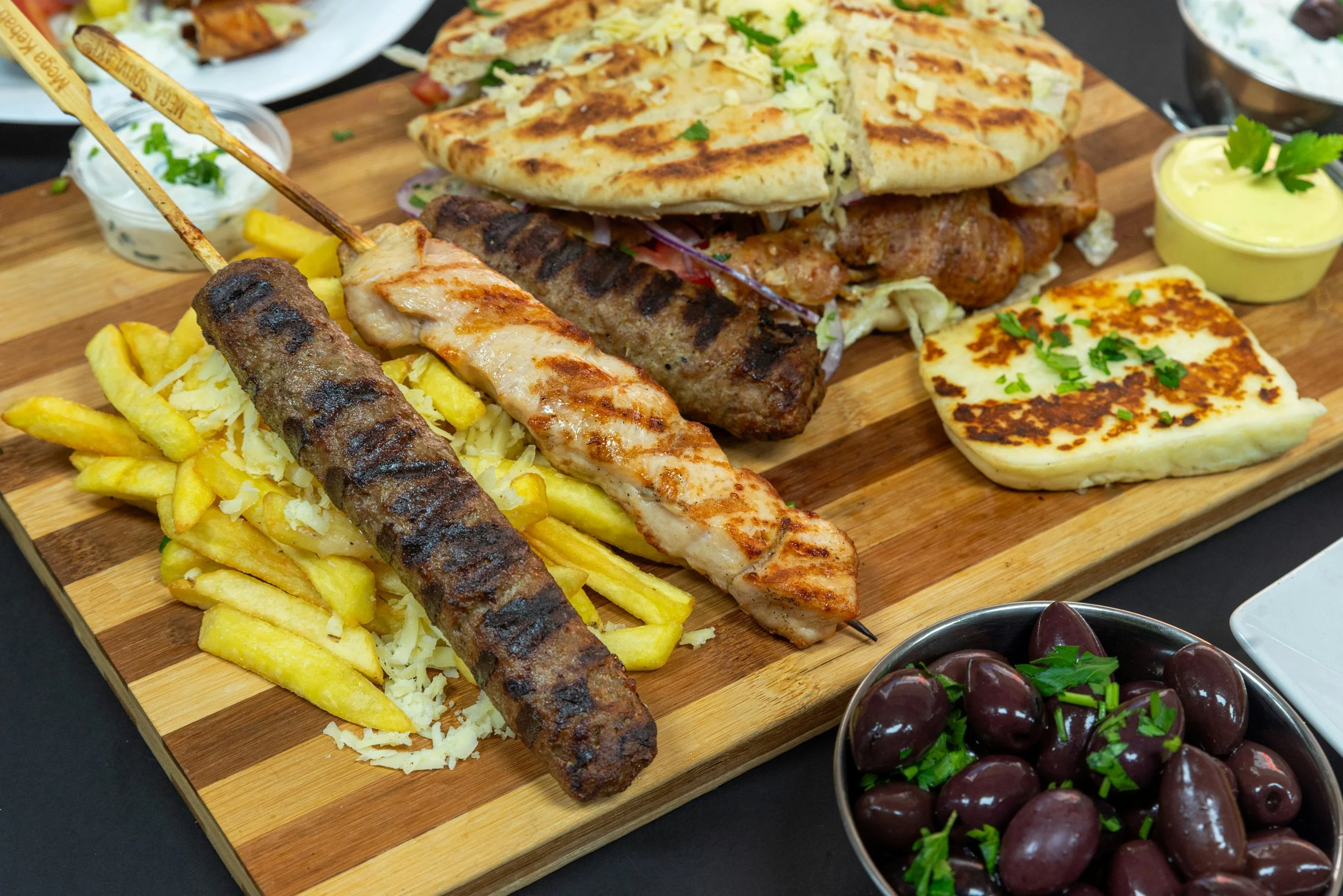 Heraklion Mixed Grill met een selectie van gegrild vlees, vol smaak en vers van de grill.