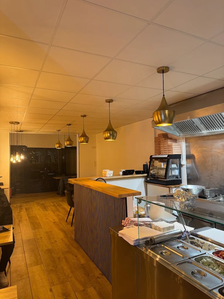 Interieur van Grieks restaurant Heraklion Gyros & Grill Den Haag