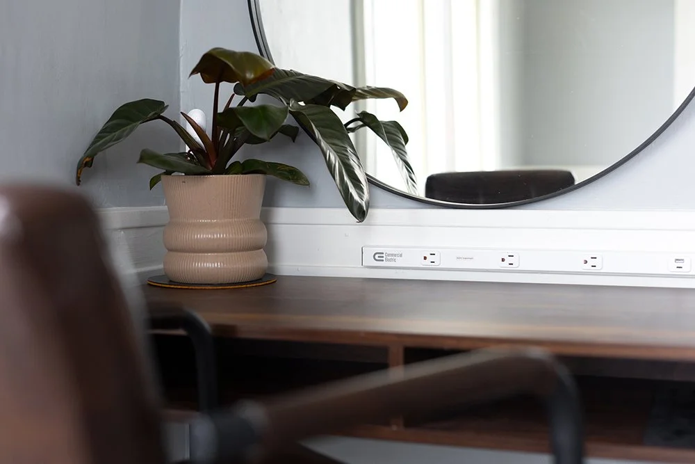 We have plenty of live plants to keep the room fresh and natural!