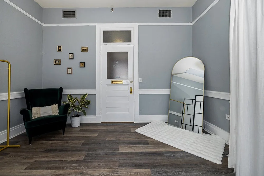 Tower Suite's private dressing room. 