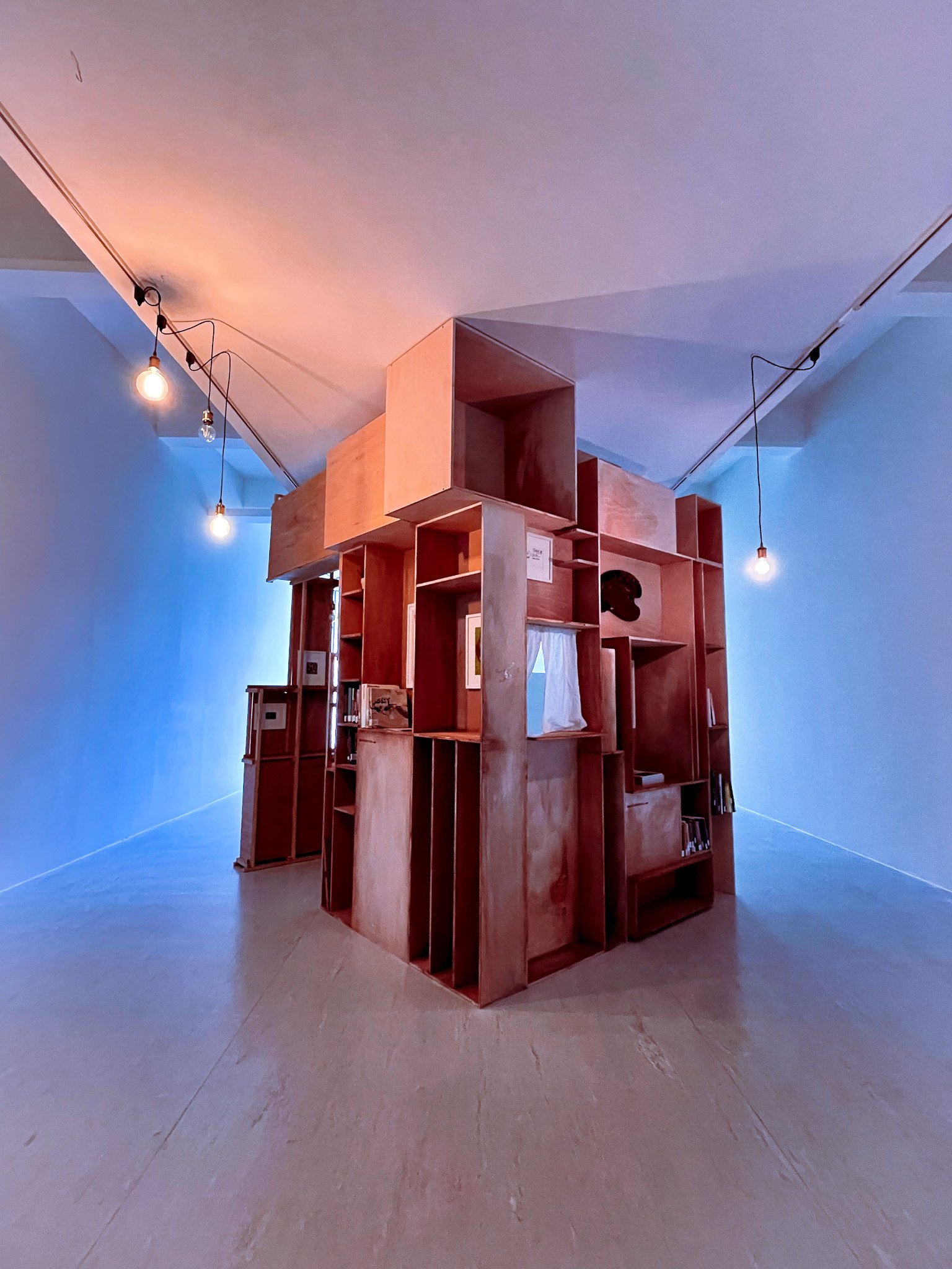 kushphoto-taiwan-gallery-wooden-shelf-installation-2022.jpg