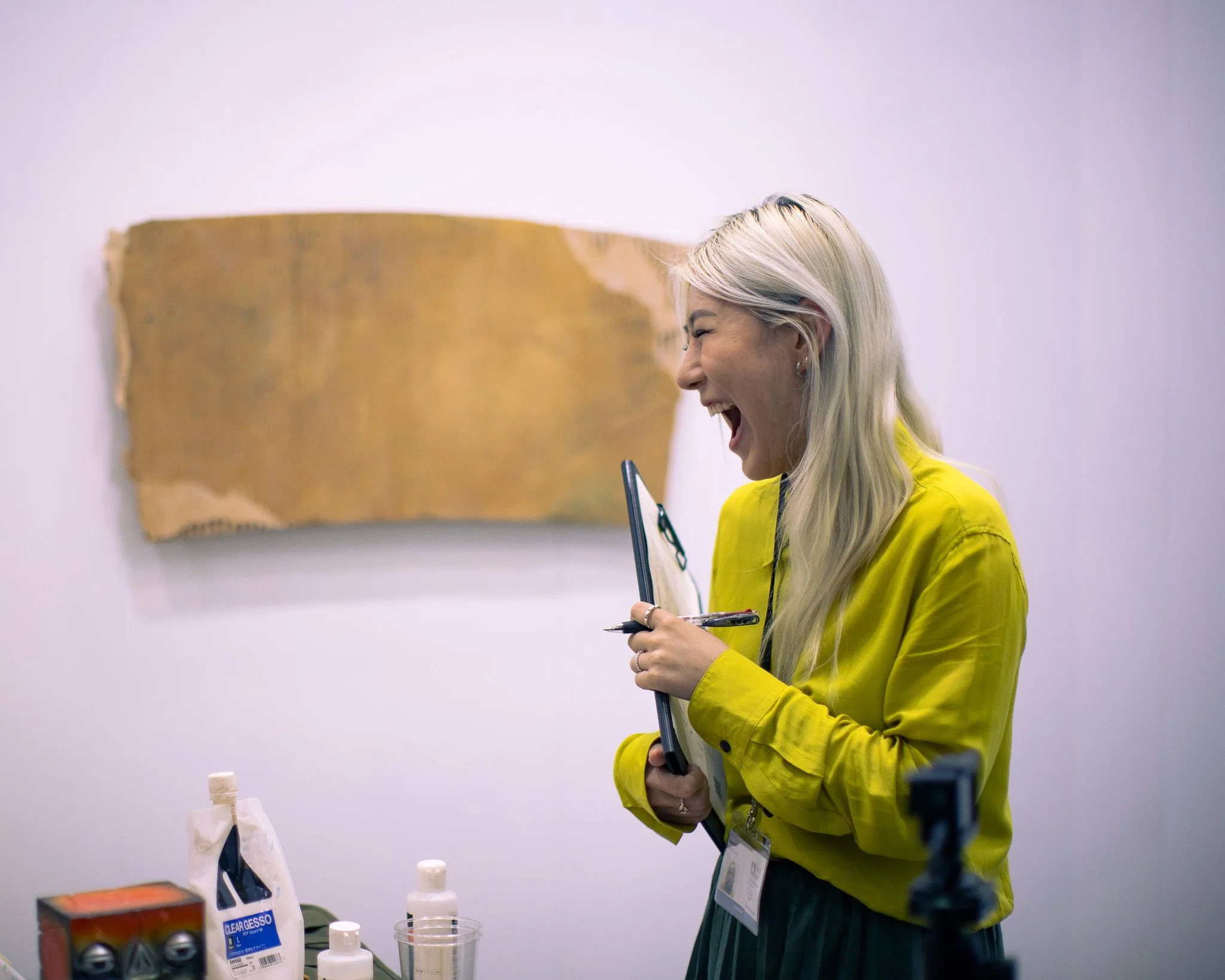 kushphoto-taiwan-woman-laughing-art-fair-2024.jpg