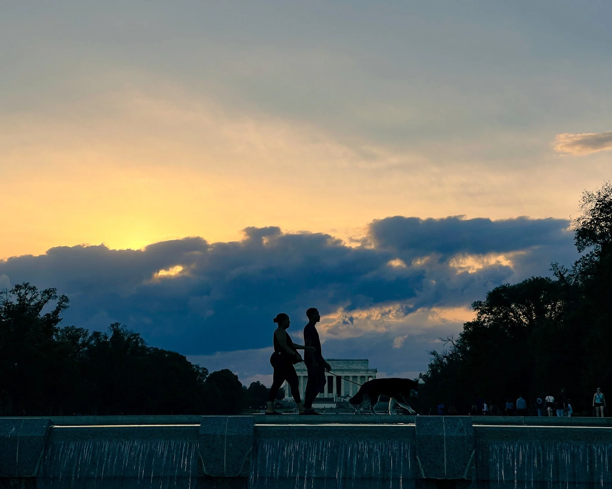 kushphoto-washington-couple-dog-lincoln-memorial-sunset-2023.jpg
