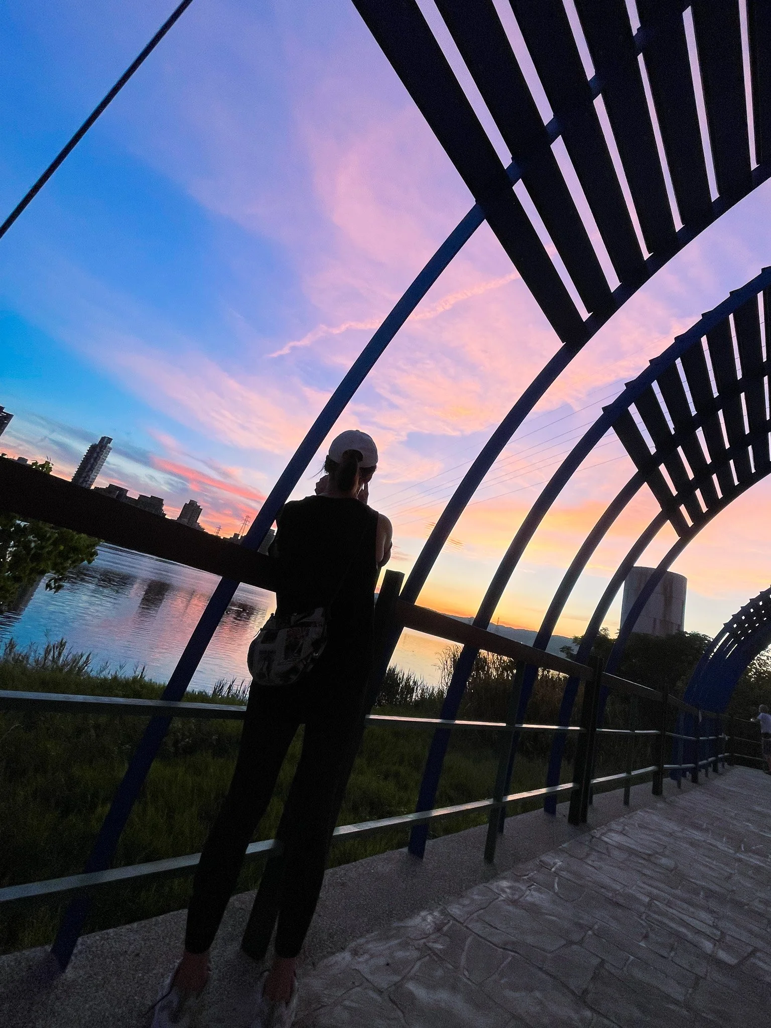 kushphoto-taipei-riverside-pergola-sunset-silhouette-2022.jpg