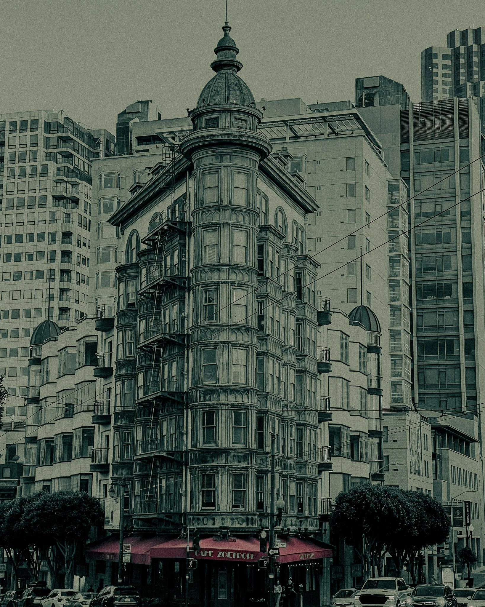 kushphoto-san-francisco-historic-flatiron-building-cafe-2021.jpg